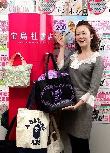 大牌单品免费奉送，为什么纸媒低靡日本杂志还这么阔气？