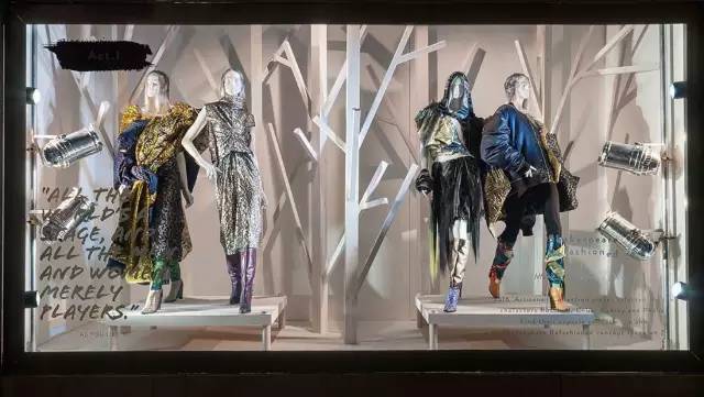 不必花钱去剧院，这间商店里每次转身都是一出精装大戏