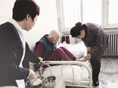 60多位外卖小哥爱心接力,鞍山爱心养老护理员