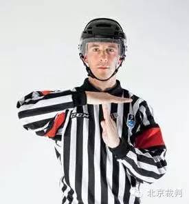 手势裁判,冰球比赛进球裁判手势