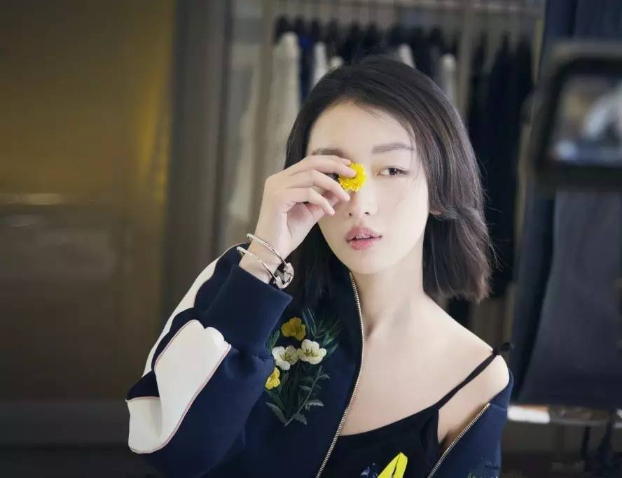 宋佳和杨幂穿衣搭配,杨幂宋佳靠一个发型变少女