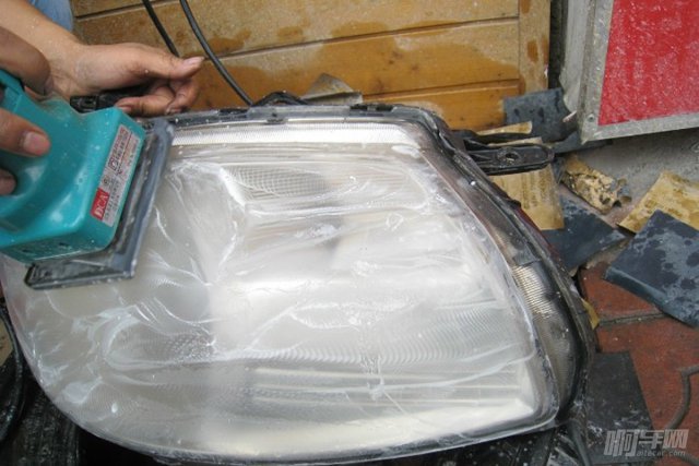 杀虫剂对翻新大灯有用吗,杀虫剂能清理发黄车灯吗