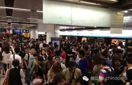 你说你煮饭就煮饭为嘛还要插中指?