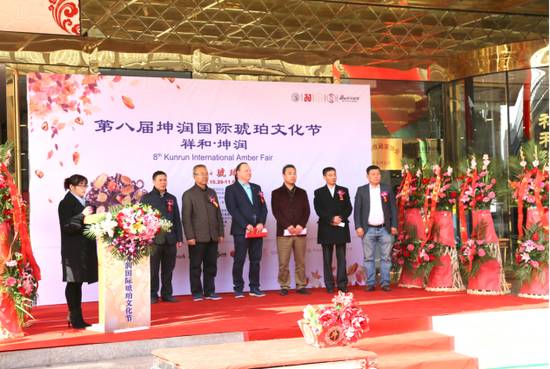 壹闻:地标里藏裸模 彩绘艺术家创人体新玩法