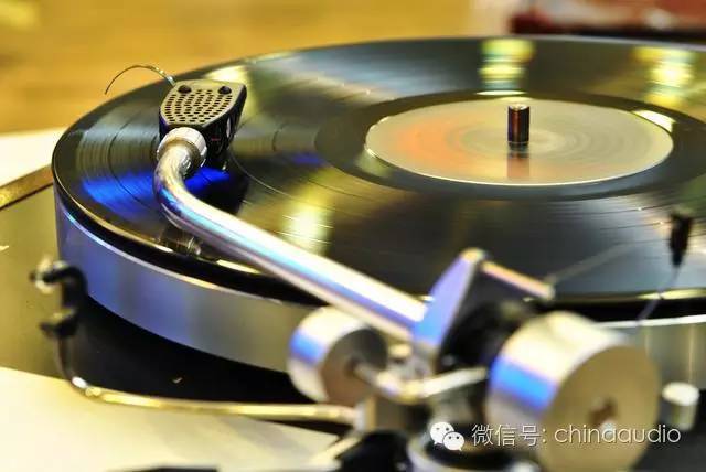 最原始黑胶唱片制作过程,原来黑胶唱片是这么做出来的
