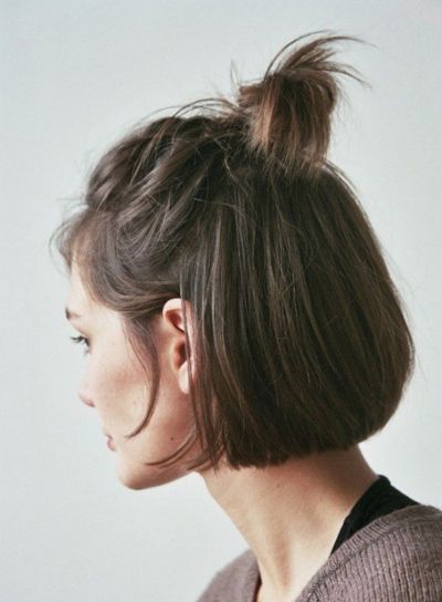 大饼脸双下巴适合什么短发发型,大饼脸头发少的女生适合什么短发