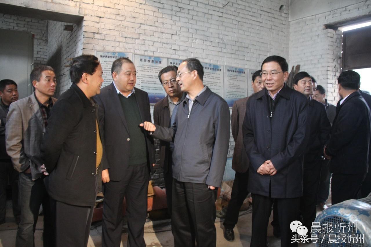 冷嗖嗖的，我都穿棉衣啦！这本忻州供热微手册推送千家万户