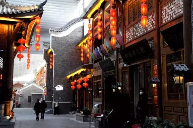 深秋不知何处去巴蜀映巷任你行