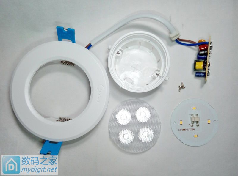 拆1.8包邮还送球泡的美的4W射灯，一如既往的设计和做工！