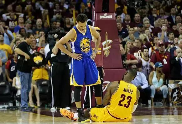 怎样能防止在篮球运动中不会抽筋,如何在打篮球中避免伤病