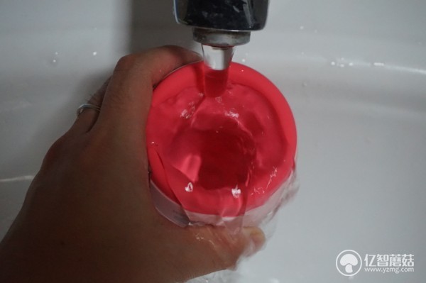 这是一个咬住你就不松口的杯子