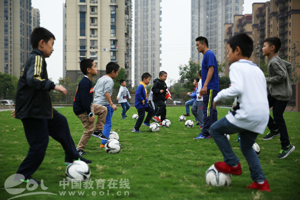 文清小学为低段小伢儿量身打造“快乐学园”