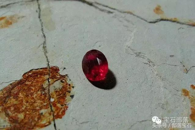 破损锆石怎么利用,戒指宝石破损怎么磨平