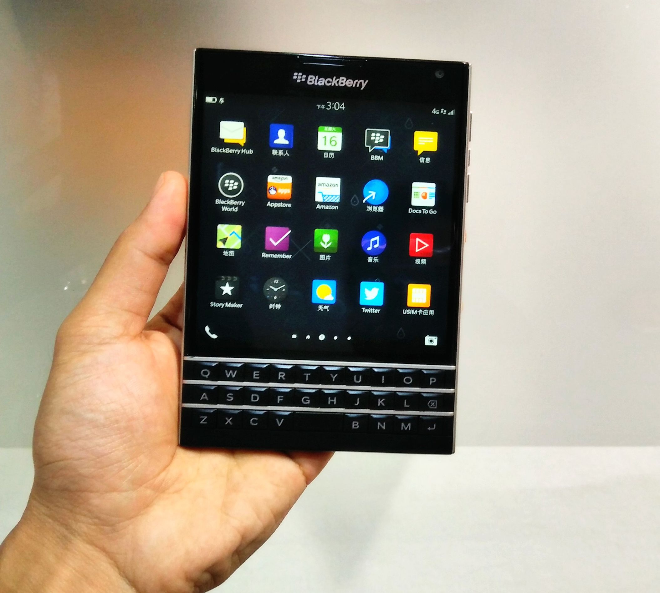 黑莓passport外观改造,黑莓passport两代对比