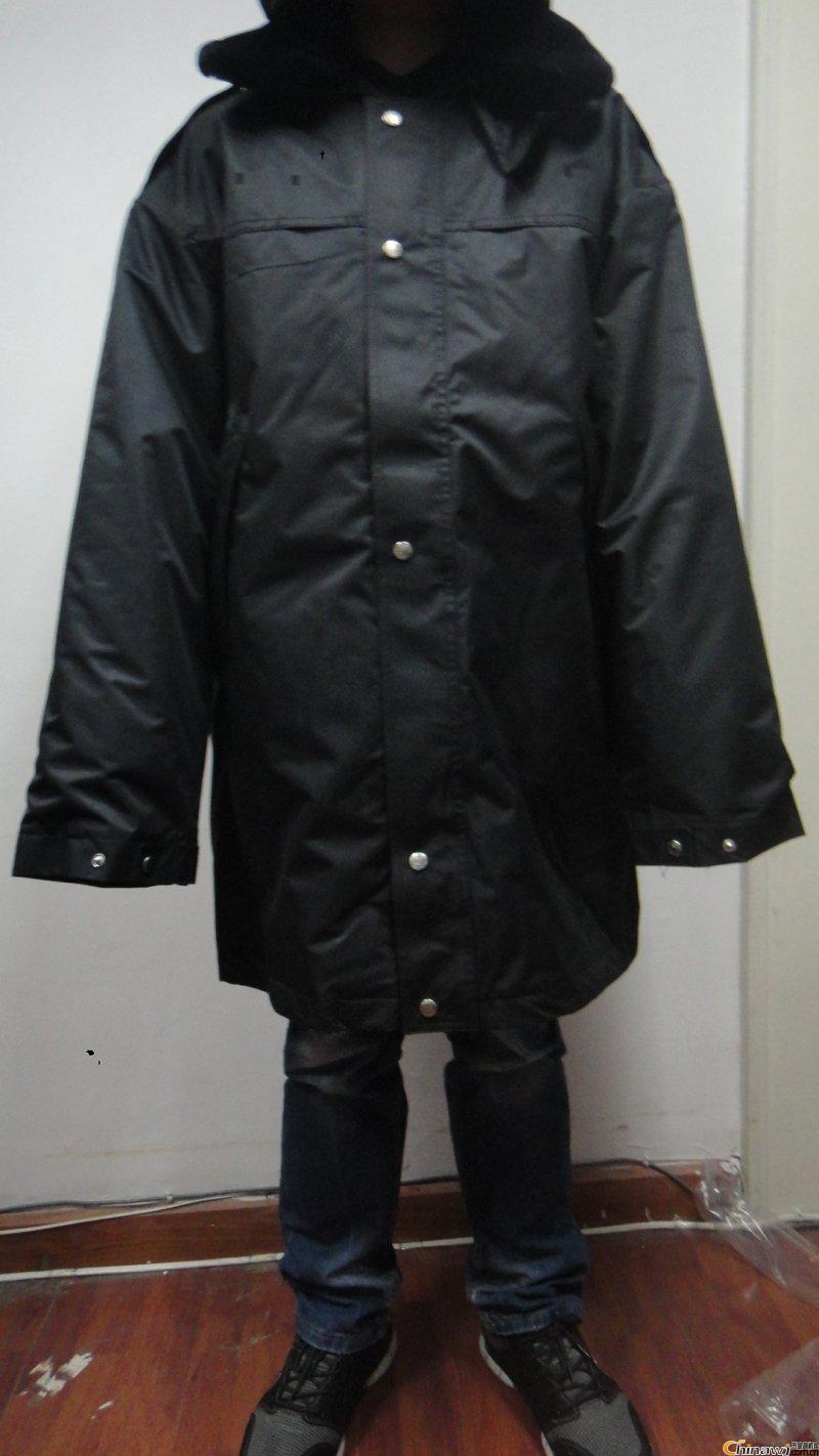 关晓彤总算不穿秋裤现身了,关晓彤穿黑色保暖衣