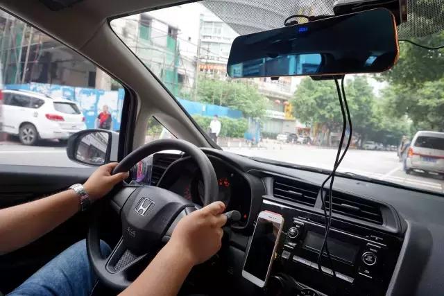 行车记录仪双摄像头买什么牌子,行车记录仪双摄像头有哪些