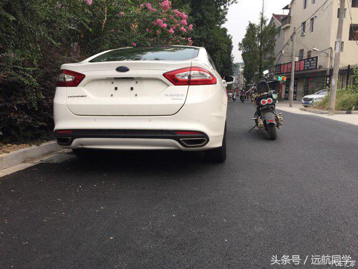 90后大学毕业生艰苦创业,喜提蒙迪欧1.5T时尚型