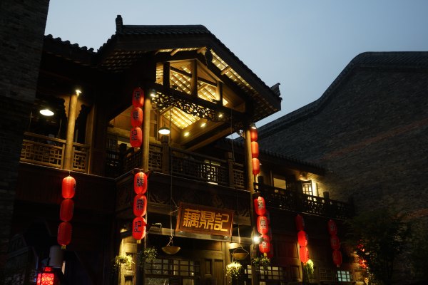 武汉依然繁华,武汉三个烟火气和浪漫的城市