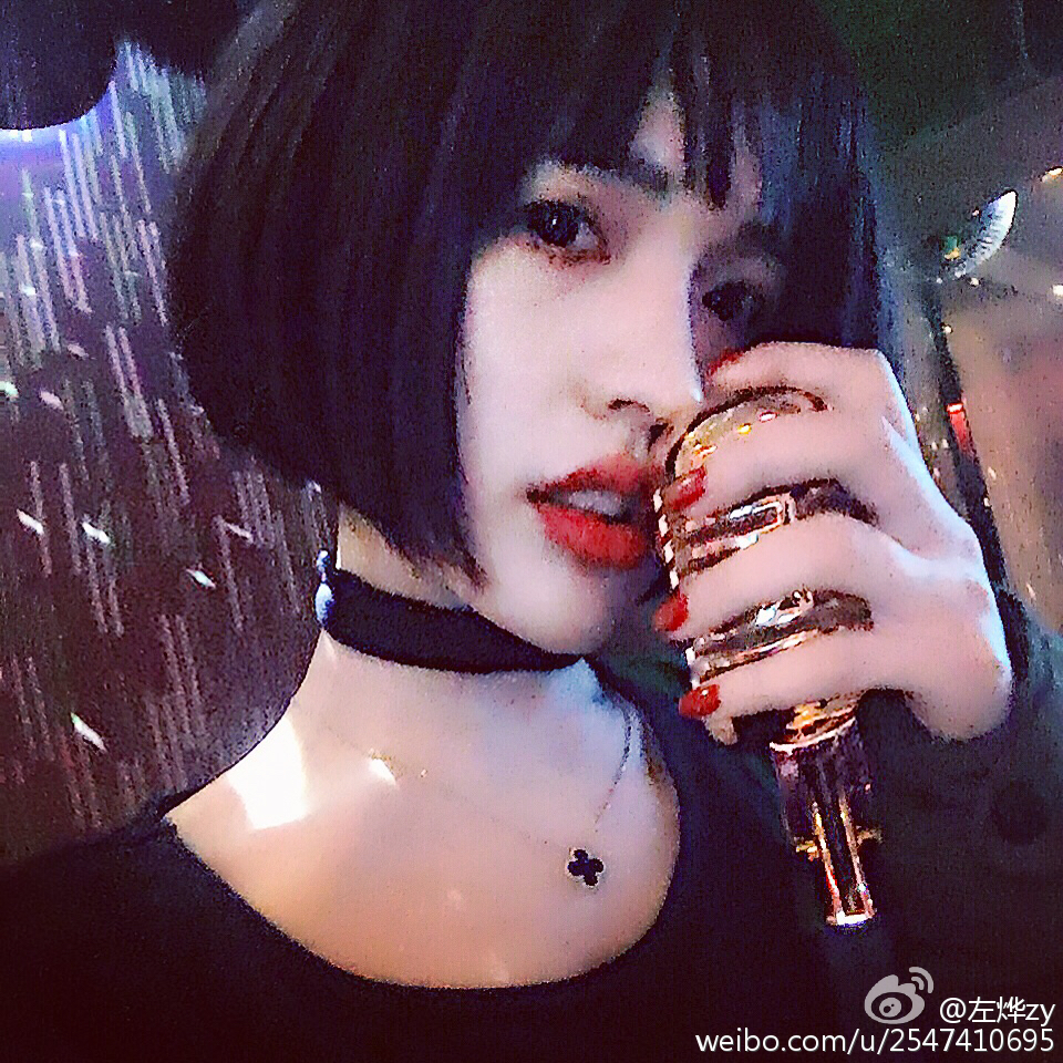 这款项链因为王全安新晋女友又火遍朋友圈，但姑娘们忍住别剁手