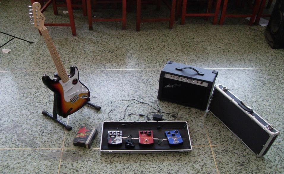 初学者电吉他效果器是必备的吗,哪里都是你电吉他用了什么效果器