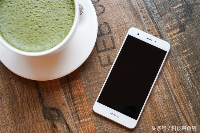 华为nova青春版关晓彤,华为nova12ultra与关晓彤