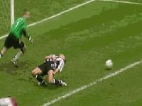 c罗父子罕见日常超温馨,足球场上c罗的暖心时刻