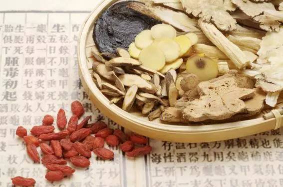 探访百年中医世家，辨别百草中药，争当“小药王”！