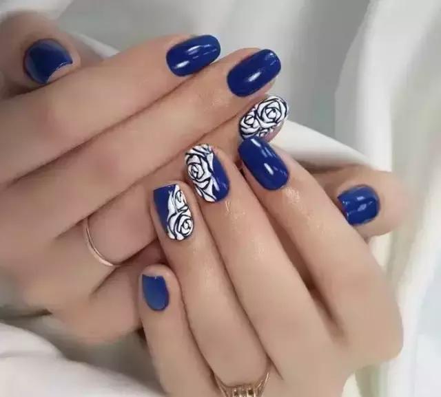 显手白的蓝黑色,显手白的高级颜色