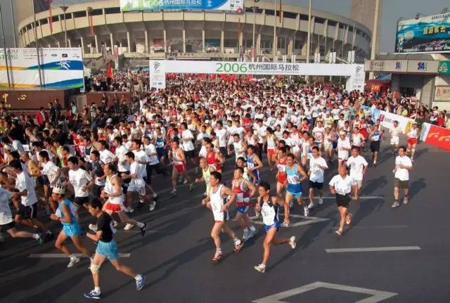 小微拼尽洪荒之力,全程记录杭马!杭州人30年前这样开跑