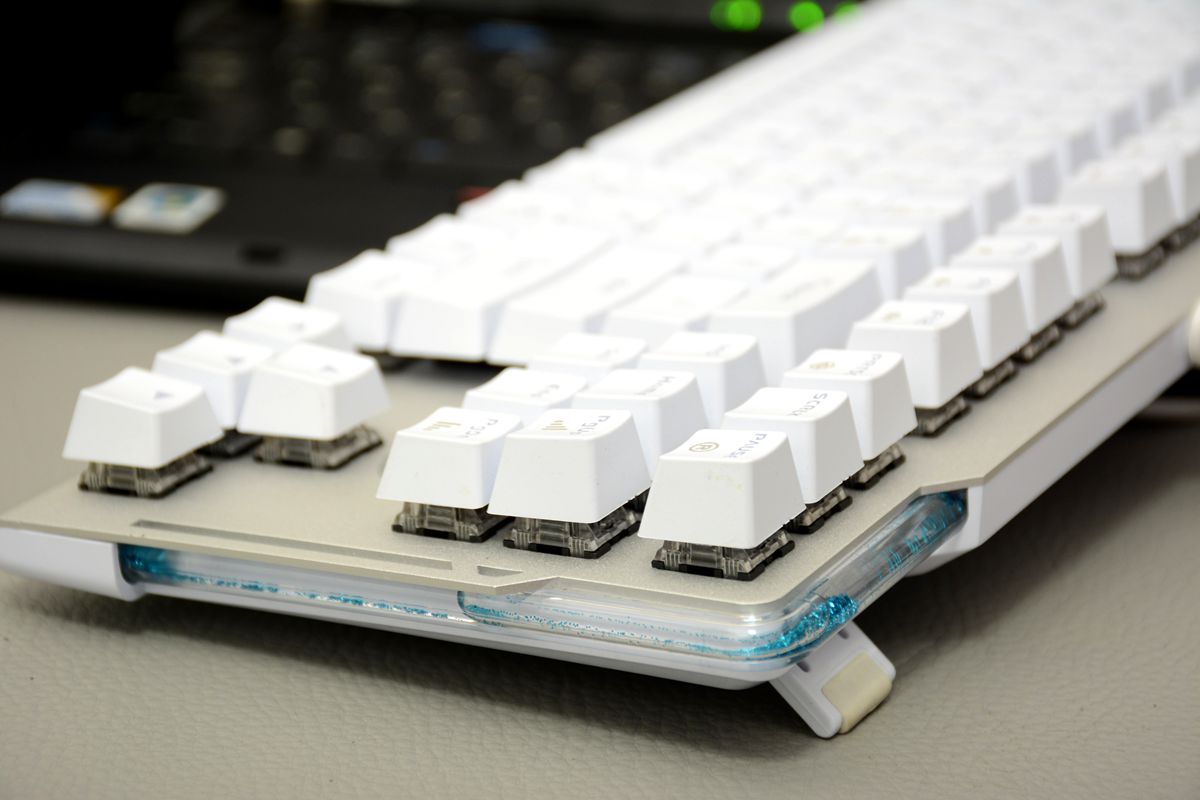 难得有个薄的机械键盘，颜值担当的达尔优EK815开箱