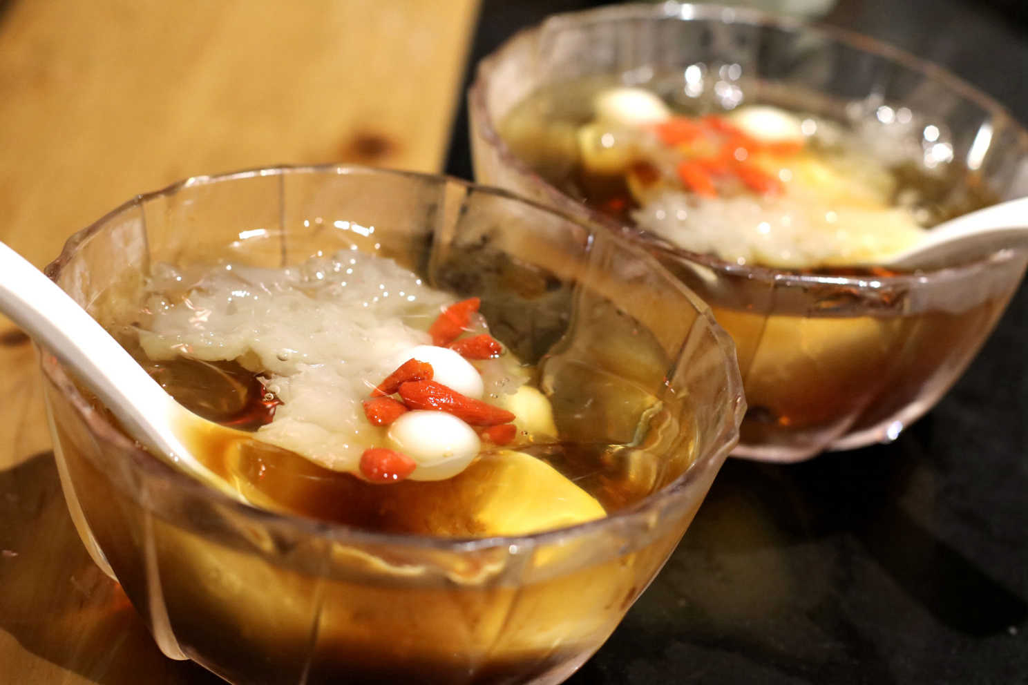 重庆和成都火锅流派有什么不同,四川和重庆的火锅最为出名怎么说