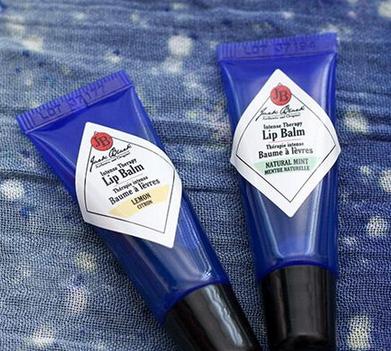 嘴唇起皮如何护唇,嘴唇干裂起皮没有唇膏解决方法