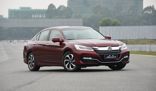 马自达凯美瑞雅阁天籁对比哪个好,十年老车雅阁凯美瑞天籁该怎么选