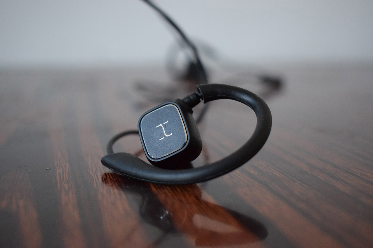 极米让我玩百元耳机玩磁吸Haylou-H1蓝牙耳机体验