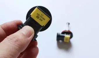 什么你不知道,车灯型号在哪里看