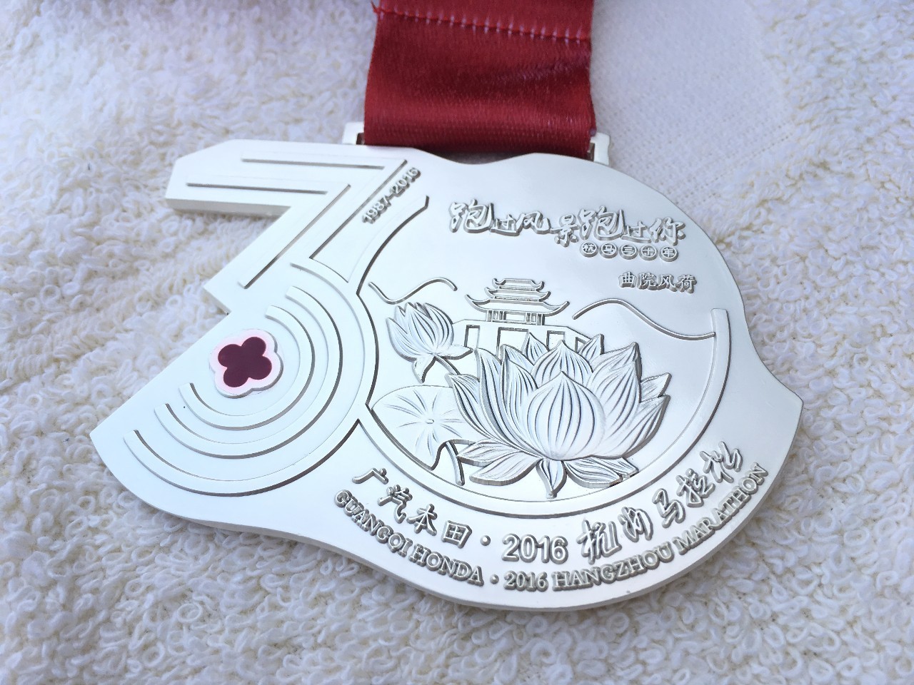 小微拼尽洪荒之力,全程记录杭马!杭州人30年前这样开跑