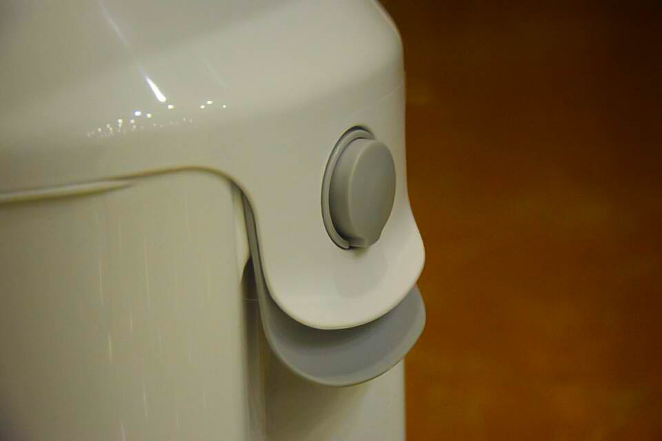 垃圾桶特“高调”,人妻22个零件收纳桶