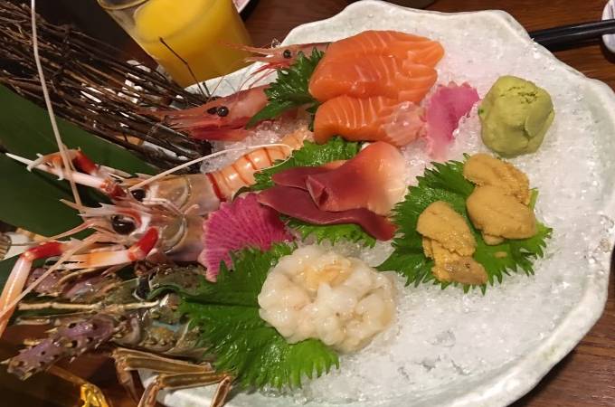 OMG！“鸡爪女”又在地铁12号线上吃起了麻辣烫！