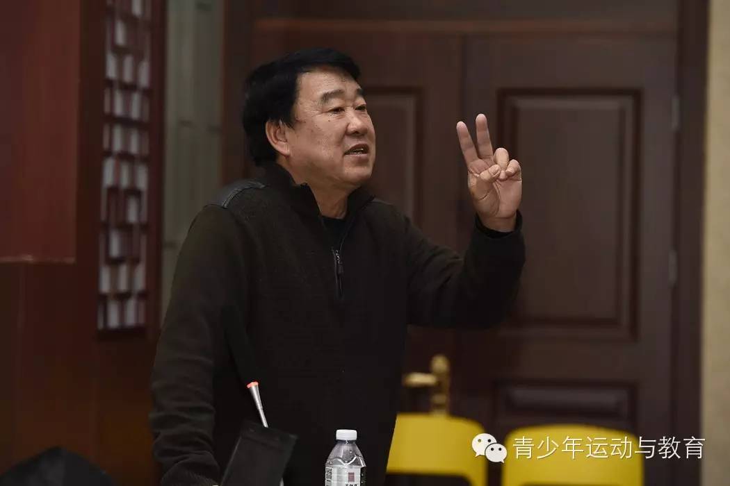 足球教练现场讲战术,裴恩才八一队