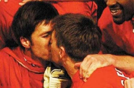 足球场上的三大经典之吻,足坛史上最强兄弟情