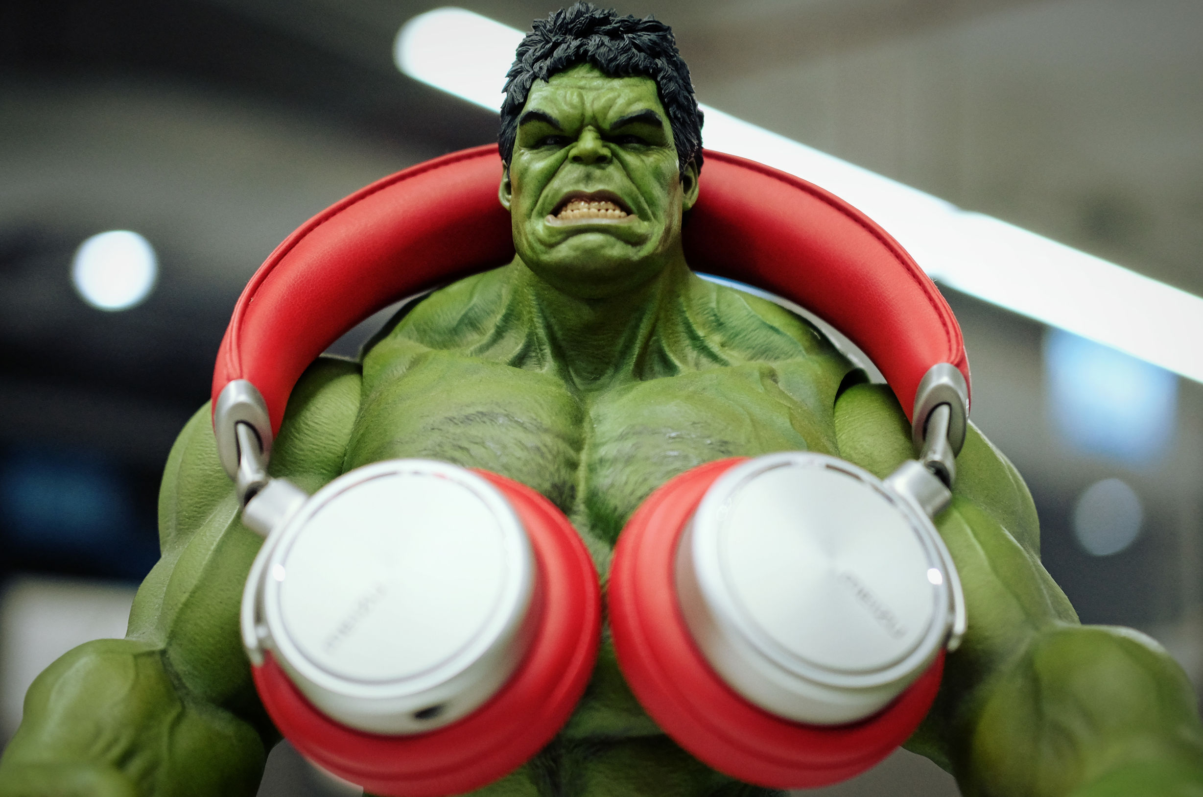 一款戴出门很拉风的头戴耳机！魅族HD50红色版上手体验！