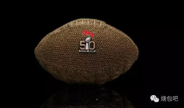 唯物|情人节倒计时,去看50个潮牌出的超级碗纪念球,独一无二