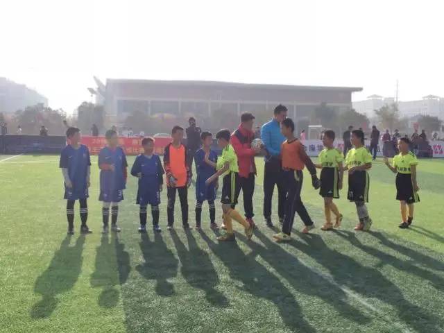 精彩的青少年足球比赛视频,厉害了参赛队伍高分拿下一等奖