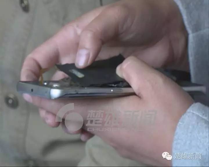 三星手机突然爆炸男子双眼被烧伤,三星发生爆炸事故