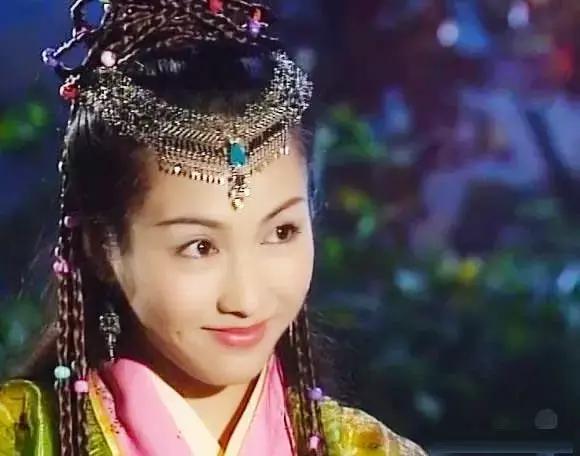 红妆扬眉剑出鞘运筹帷幄傲群豪