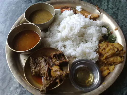 尼泊尔这个国家最喜欢吃什么 (西藏的尼泊尔美食)