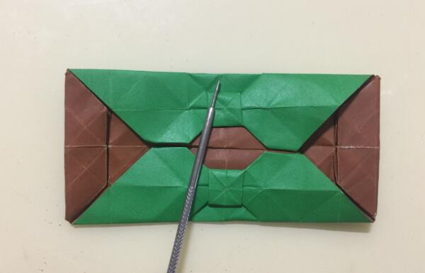 怎样折蝴蝶结放到爱心盒子上面,蝴蝶结盒子折纸教程