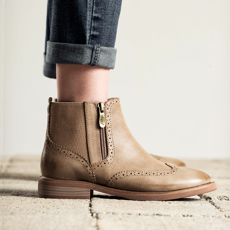 英伦鞋搭配出复古风秒变时尚达人,穿潮鞋走时尚之路