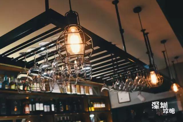 我以为这是一家有格调的酒吧，谁知道老板让我“*鸡叫**”