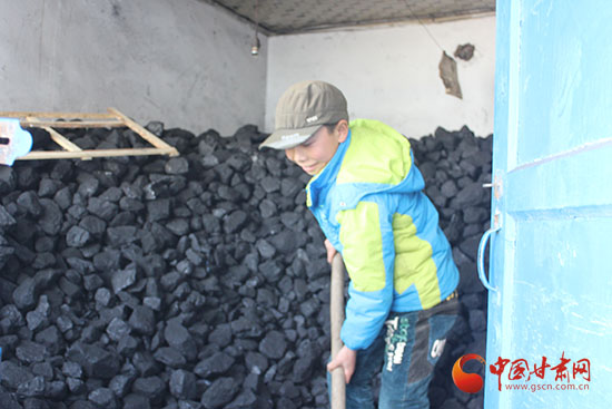 兰海携手中国甘肃网新年新衣今冬首次爱心之旅走进永登